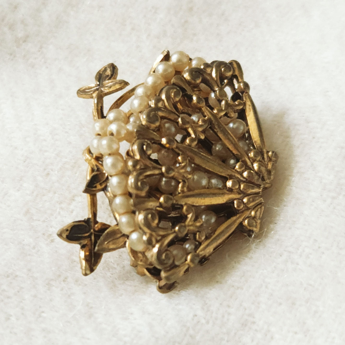 Mid-Century Vintage Gold Tone Filigree Fan Brooch with Faux Pearls
