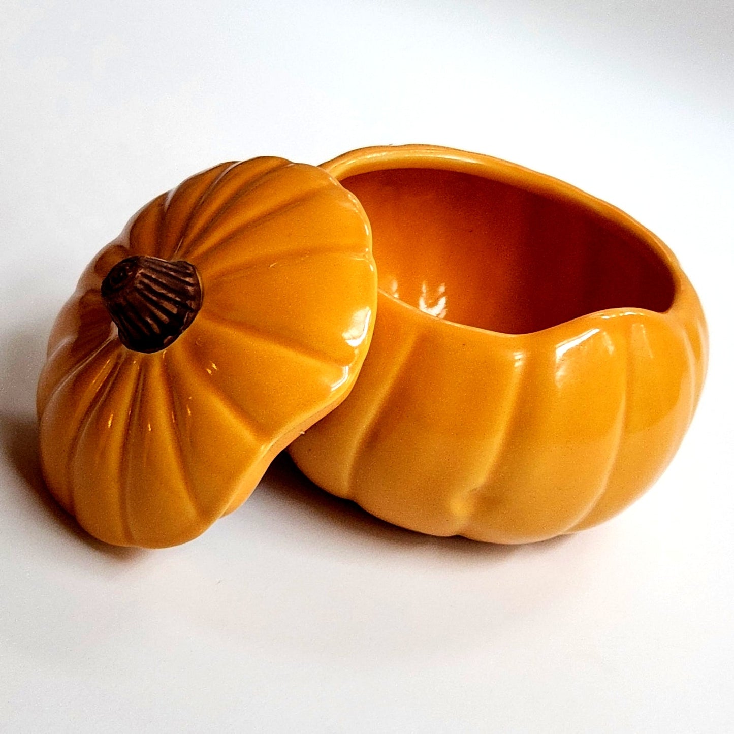 🎃 Williams Sonoma Pumpkin Lidded Bowl – Ceramic Covered Dish – Autumn Serveware