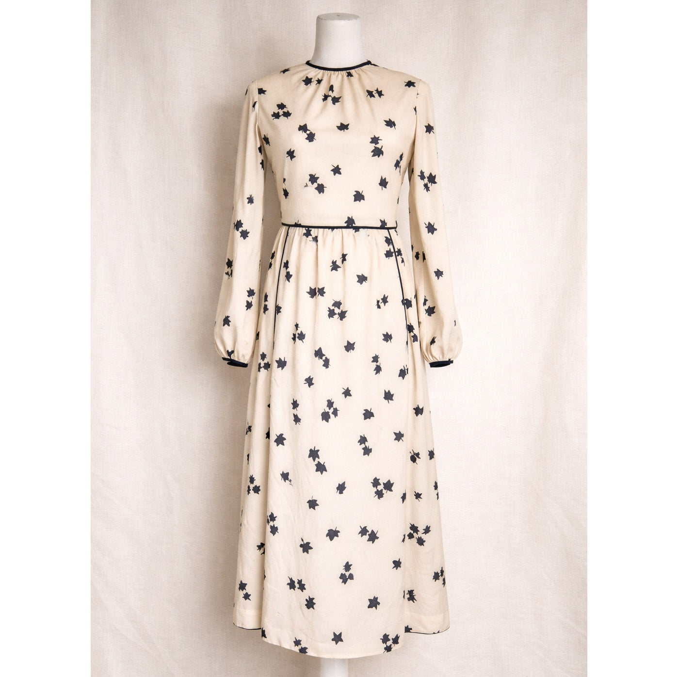 Vintage 1970s Cream & Navy Long Sleeve Maple Leaf Print Midi Dress | Women's 4