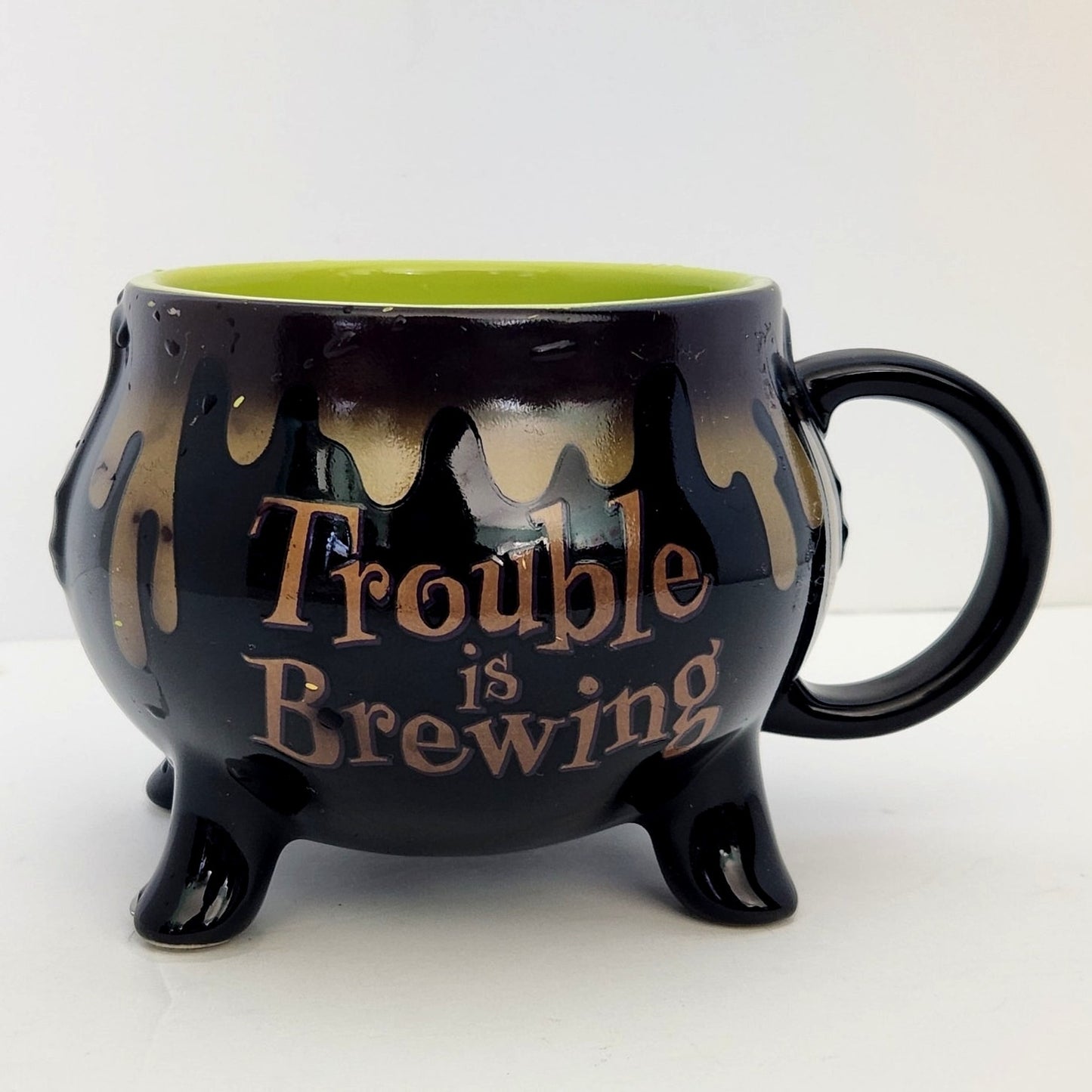 Disney Hocus Pocus “Trouble Is Brewing” Cauldron Color Changing Halloween Mug