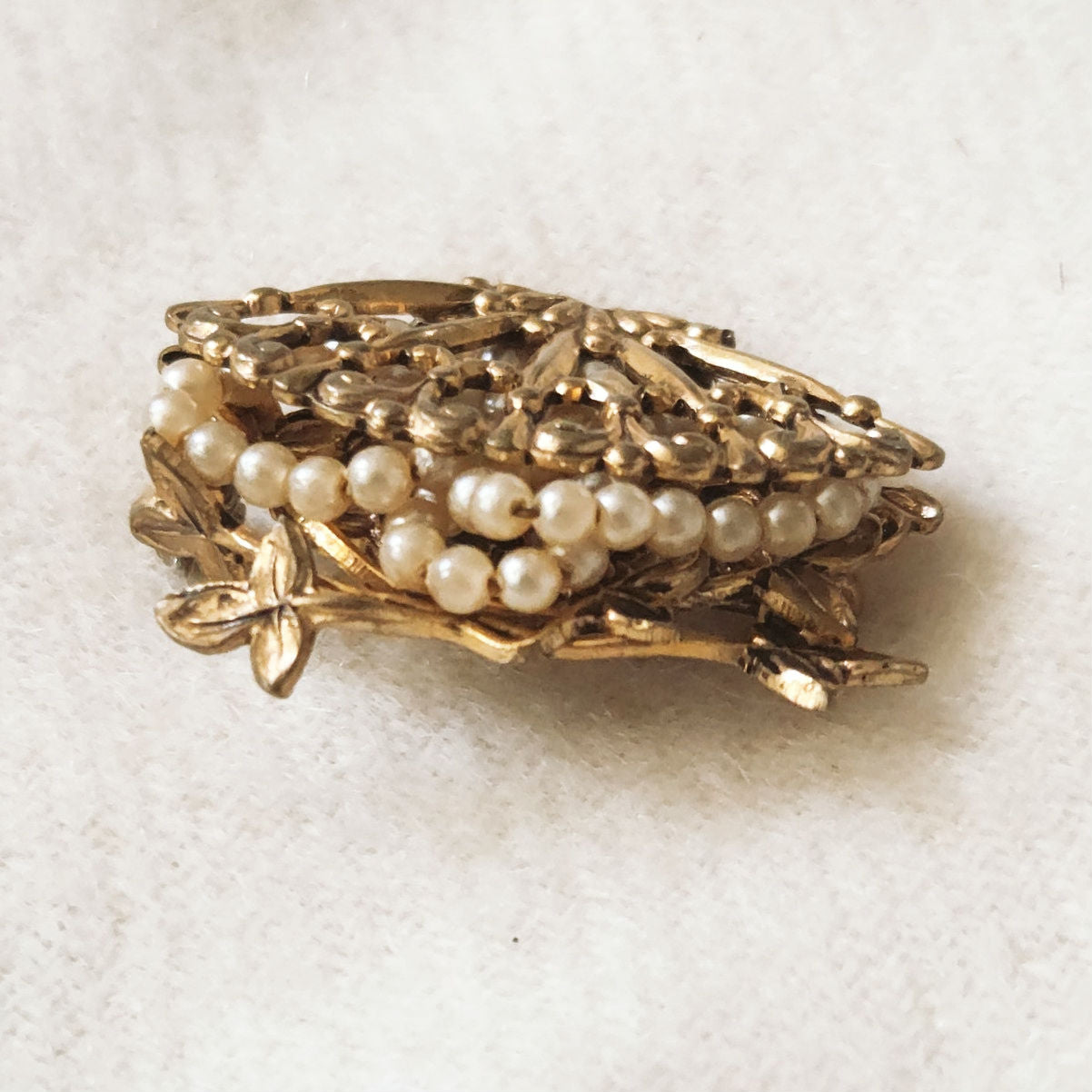 Mid-Century Vintage Gold Tone Filigree Fan Brooch with Faux Pearls