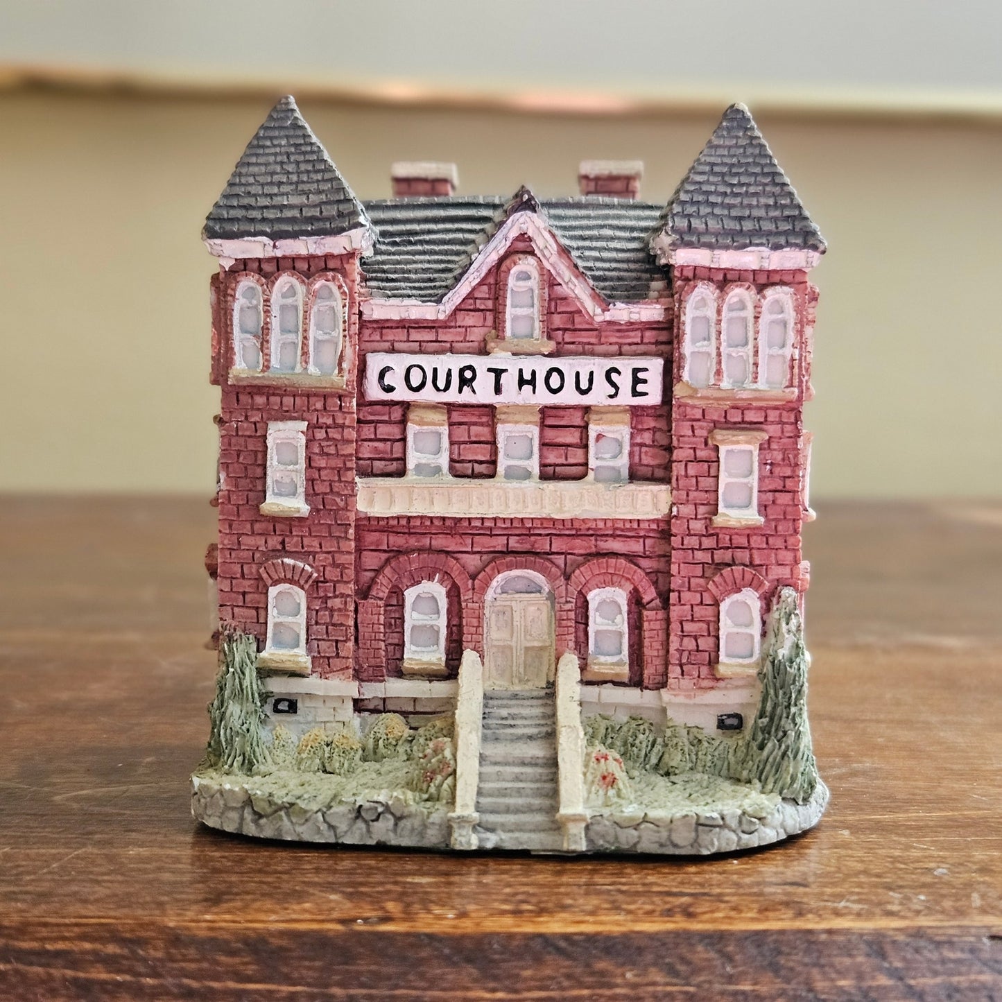 Liberty Falls Courthouse AH39 (1993) | Vintage Miniature Village Building