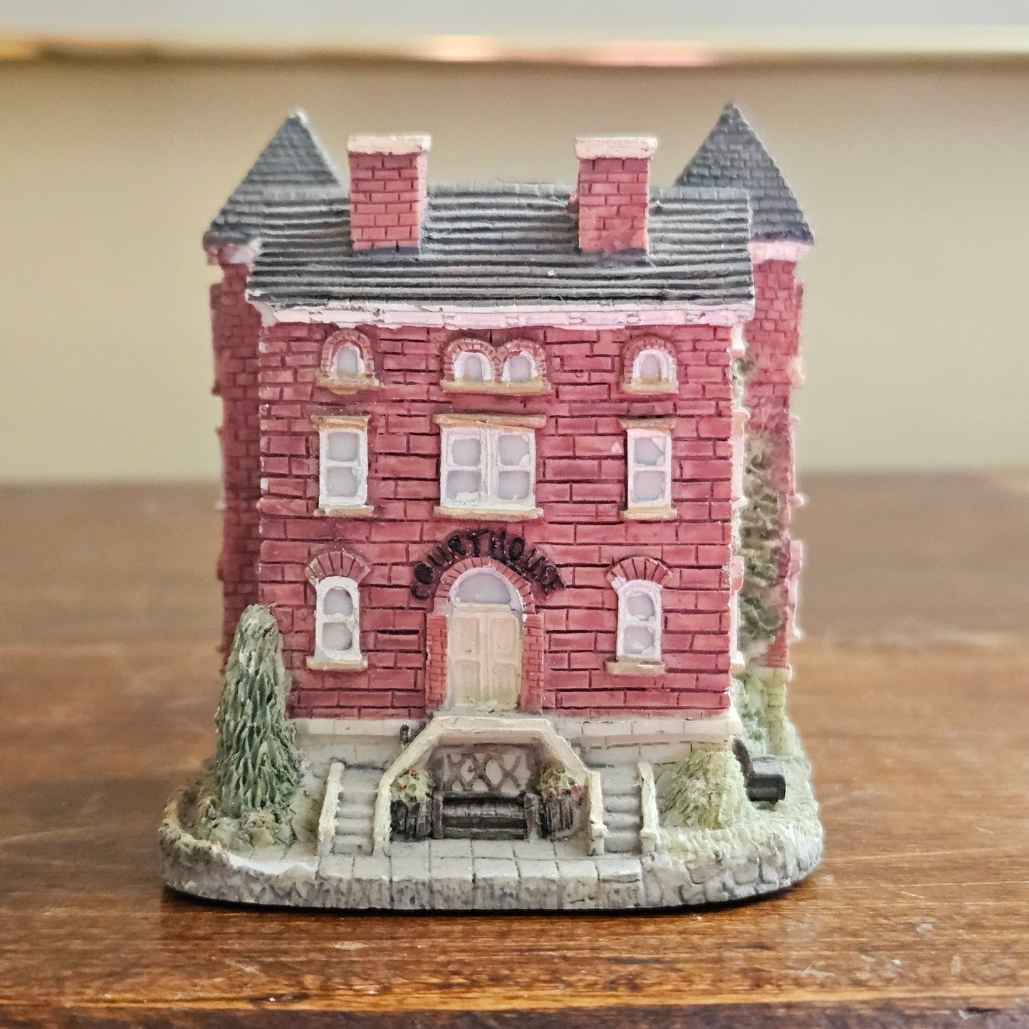 Liberty Falls Courthouse AH39 (1993) | Vintage Miniature Village Building