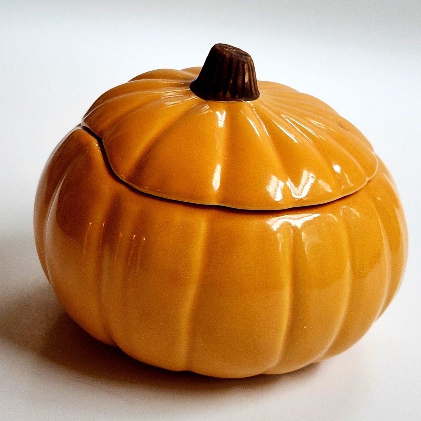 🎃 Williams Sonoma Pumpkin Lidded Bowl – Ceramic Covered Dish – Autumn Serveware