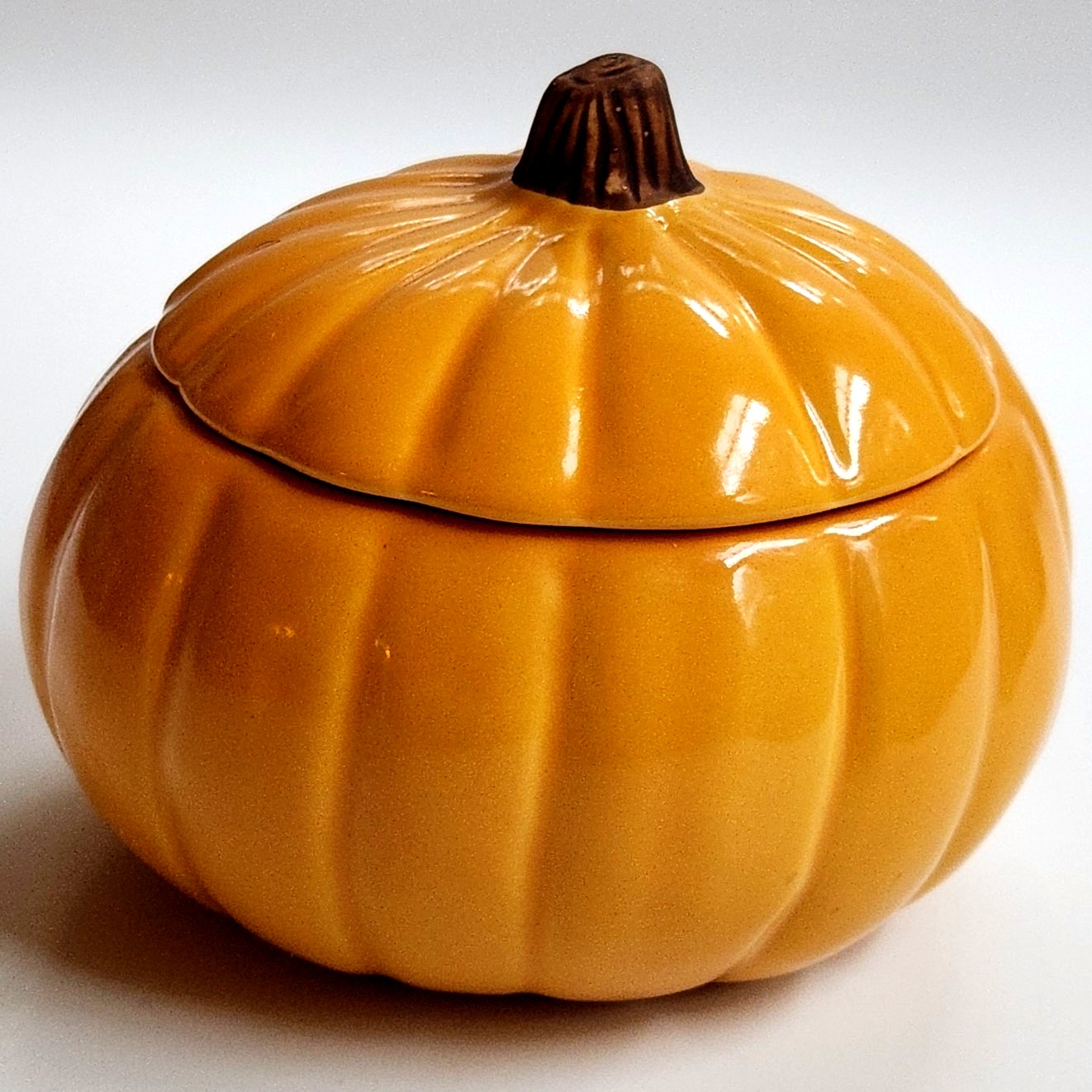 🎃 Williams Sonoma Pumpkin Lidded Bowl – Ceramic Covered Dish – Autumn Serveware